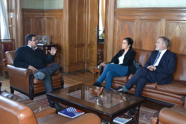 Pilar Rojo entrevístase co vicepresidente da República de Uruguai e presidente do Senado